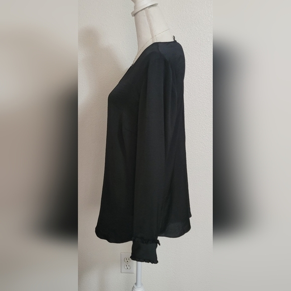 Cabi Vneck top size medium - Picture 11 of 13